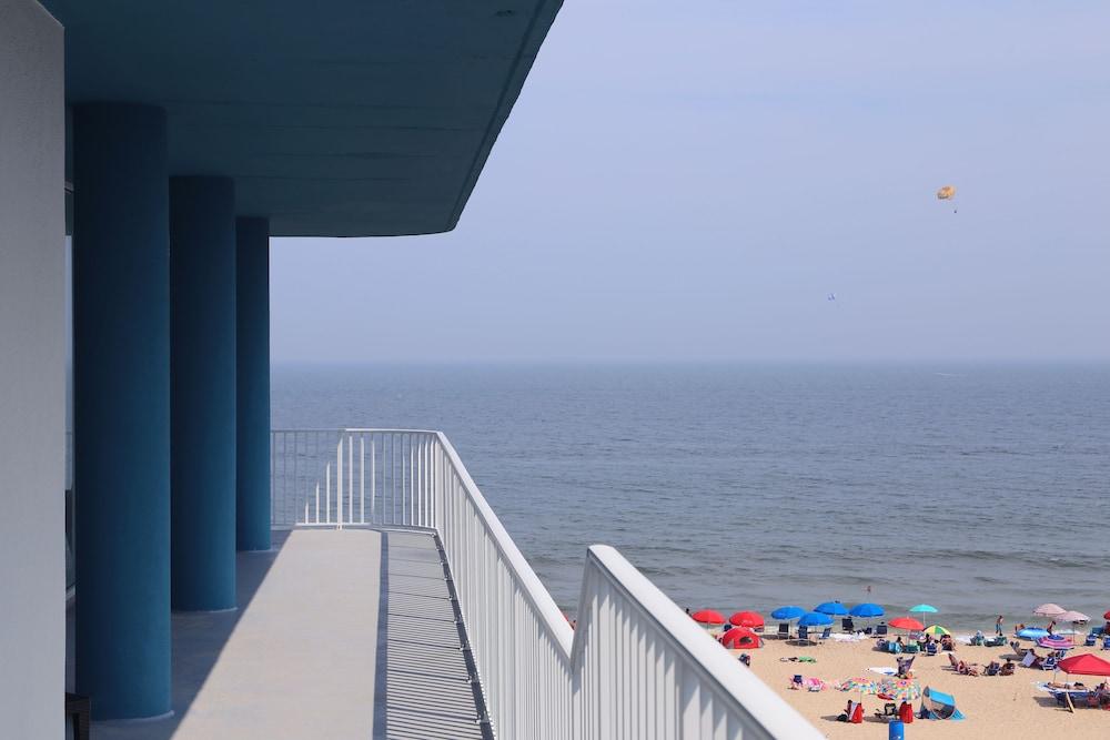 Doubletree By Hilton Ocean City Oceanfront Hotel Exterior photo